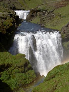 šedesátimetrový vodopád Skógafoss